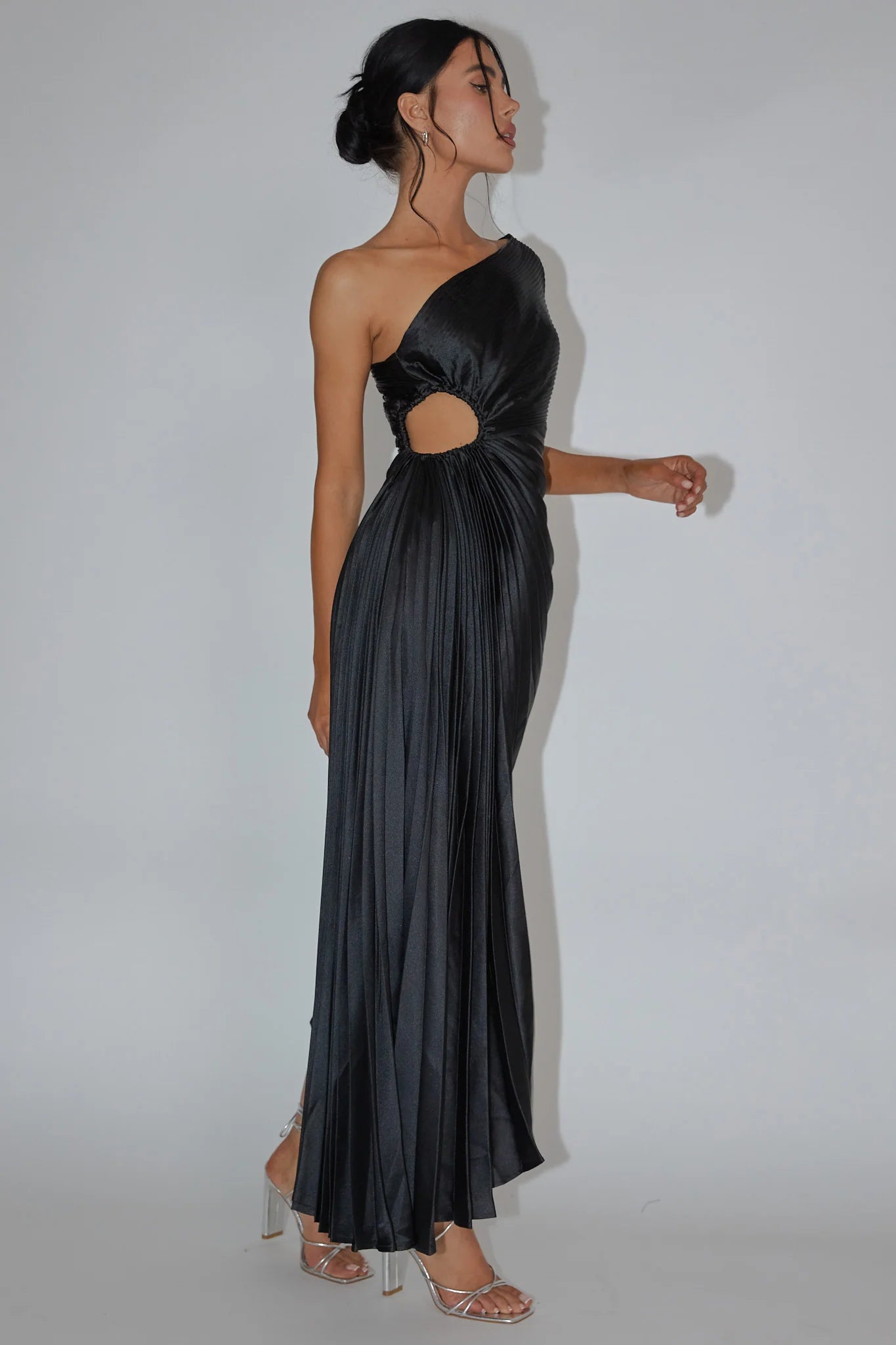 brooklynn one-shoulder accordion pleat dress black